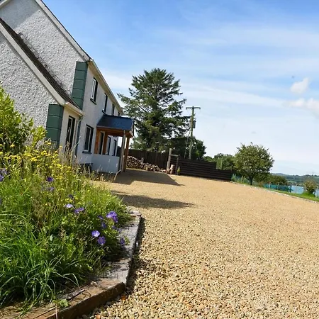 Lough Eske Lakeview Escape 펜션 *